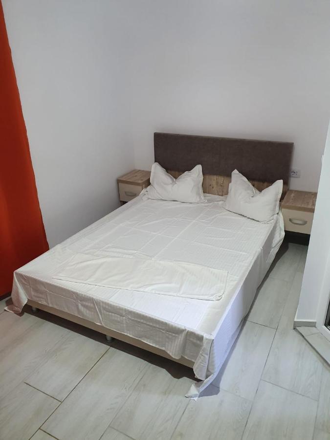 فندق Zapp House كوستِنيست المظهر الخارجي الصورة