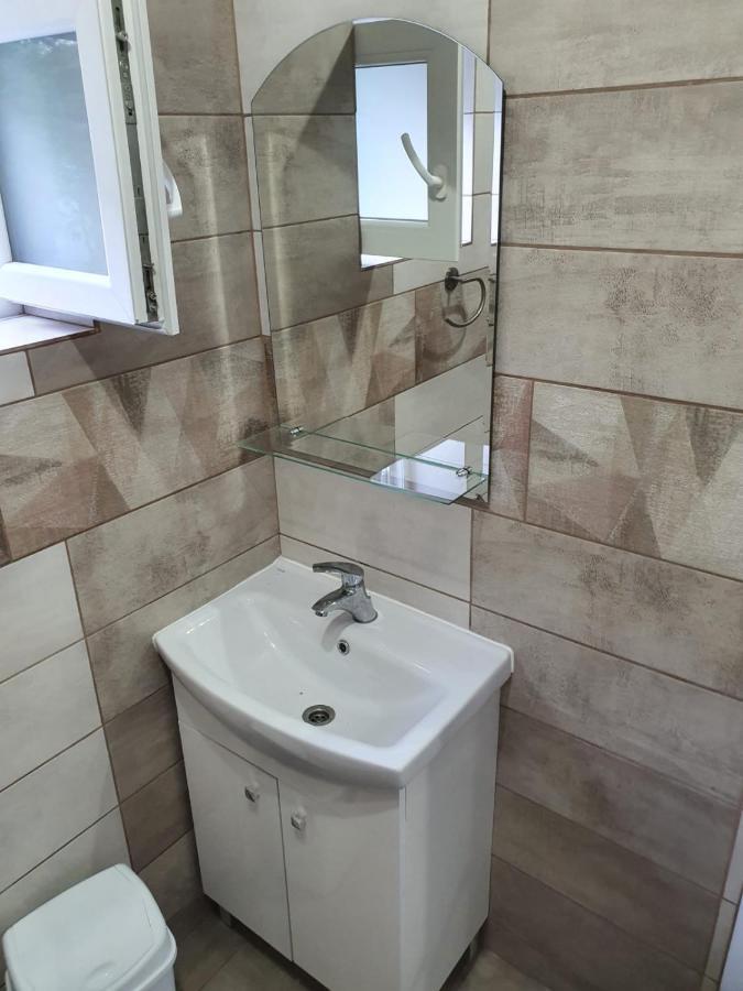 فندق Zapp House كوستِنيست المظهر الخارجي الصورة