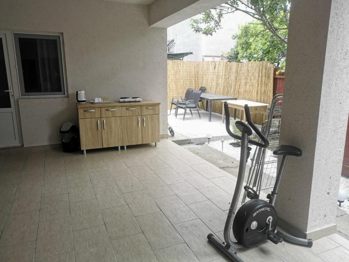 فندق Zapp House كوستِنيست المظهر الخارجي الصورة